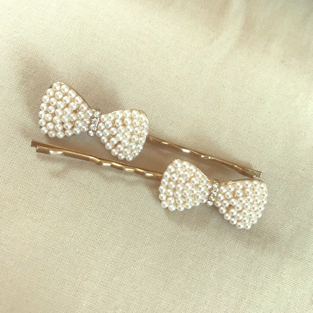Bow Bobby Pins